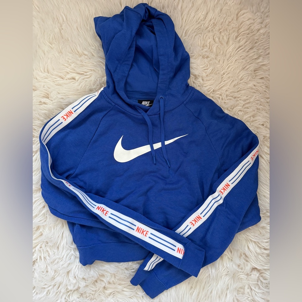 nike cropped hoodie 
*willing to take offers*